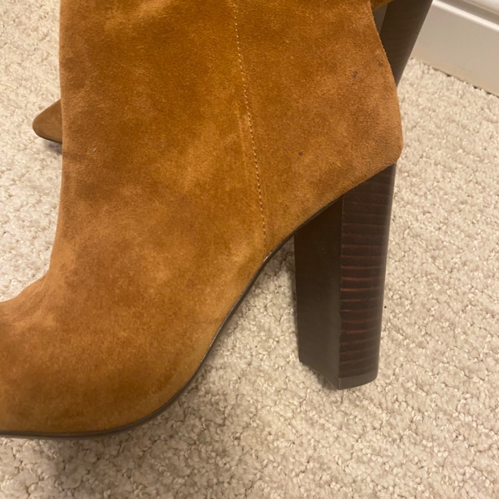 Saks Fifth Avenue Tan Suede Pointed Toe Block Heel Ankle Boots - Picture 2 of 9